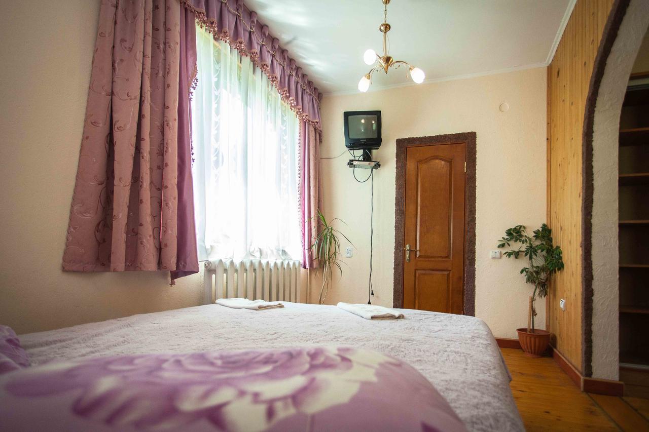 Lisoviy Zatyshok, Z Vidkrutum Litnim Baseynom Hotel Slavske Bagian luar foto